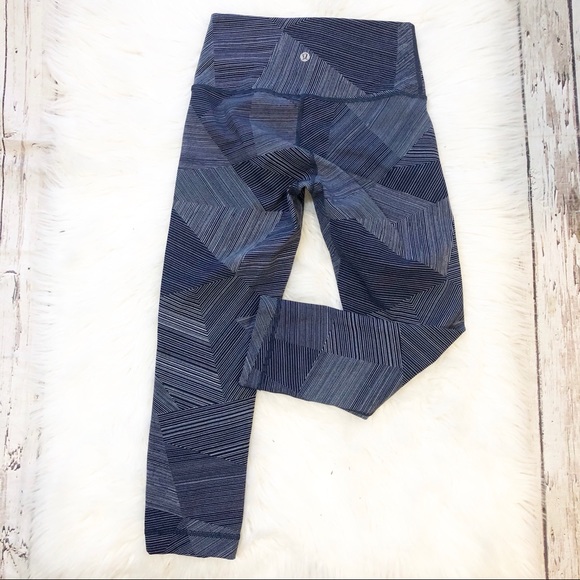 Lululemon W6AI3S Hi-Rise Wunder Under Crops Size 4 - Picture 2 of 6